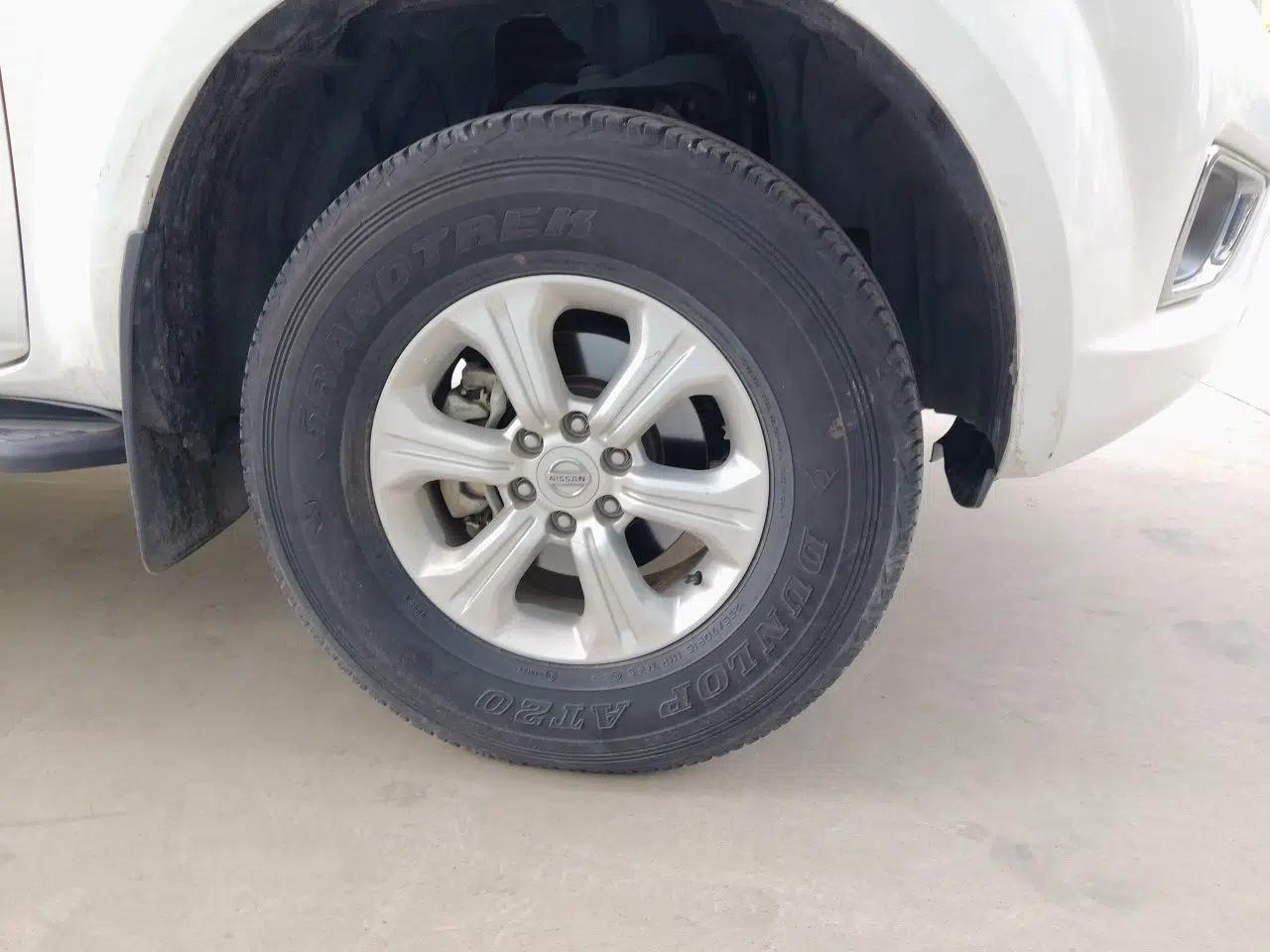 Nissan Navara 2017 2.5L Manual Two-Wheel Drive Standard Edition QR25 — миниатюра 8