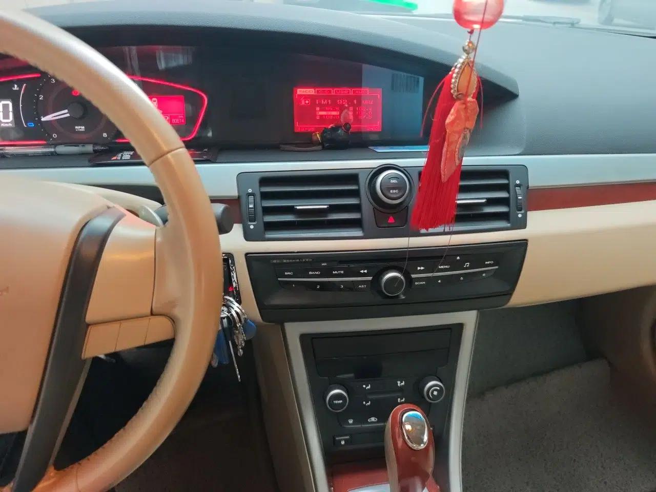 Roewe 550 2013 Classic Edition 550 1.8L Automatic Fashion Model — миниатюра 14