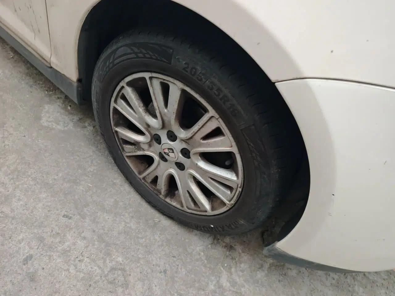 Roewe 550 2013 Classic Edition 550 1.8L Automatic Fashion Model — миниатюра 8