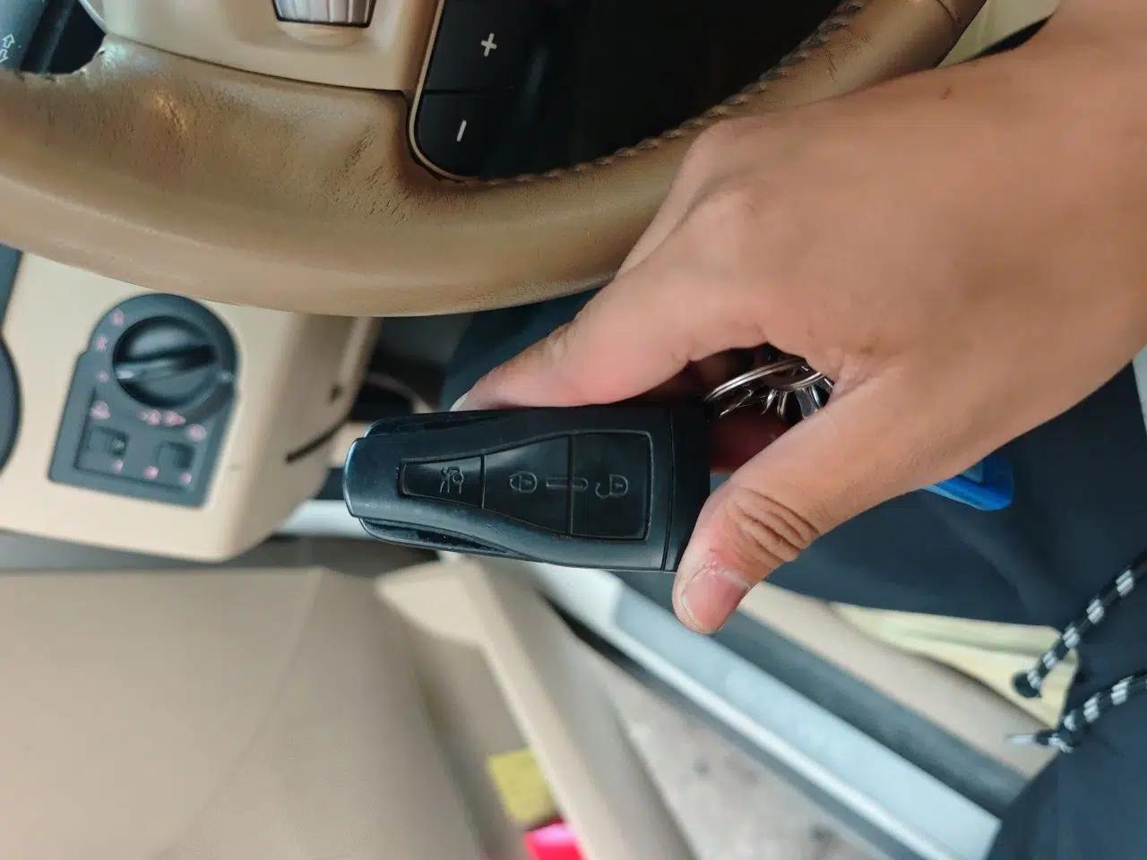 Roewe 550 2013 Classic Edition 550 1.8L Automatic Fashion Model — миниатюра 9