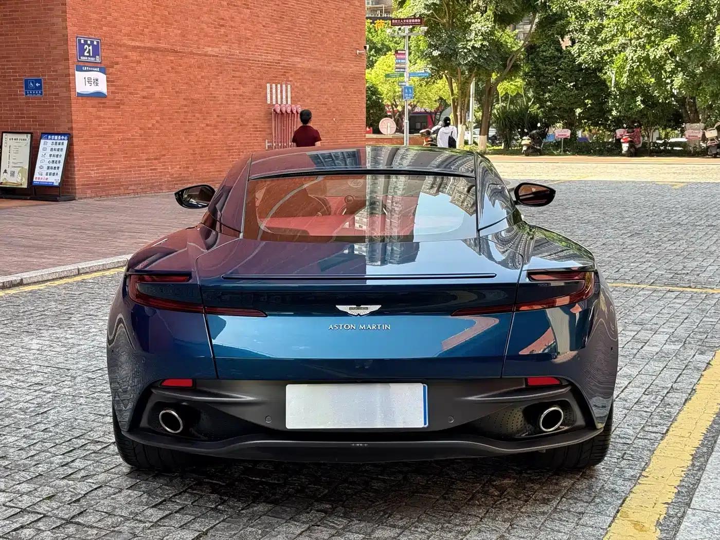 Aston Martin DB11 2019 4.0T V8 Coupe — миниатюра 6