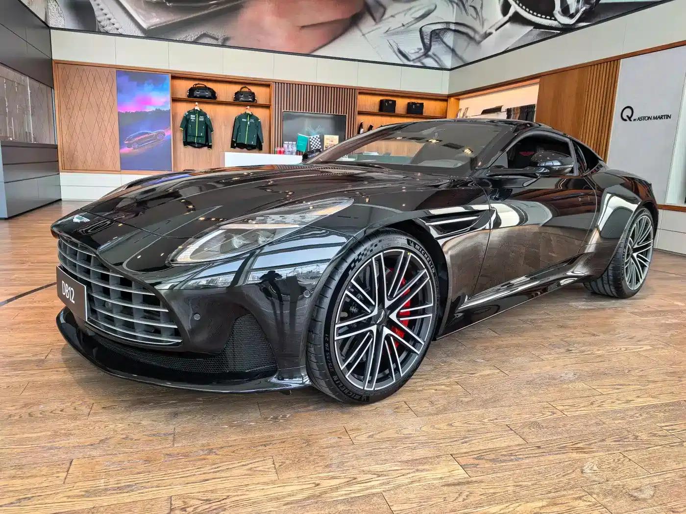 Aston Martin DB12 2025 4.0T V8 Coupe — миниатюра 1