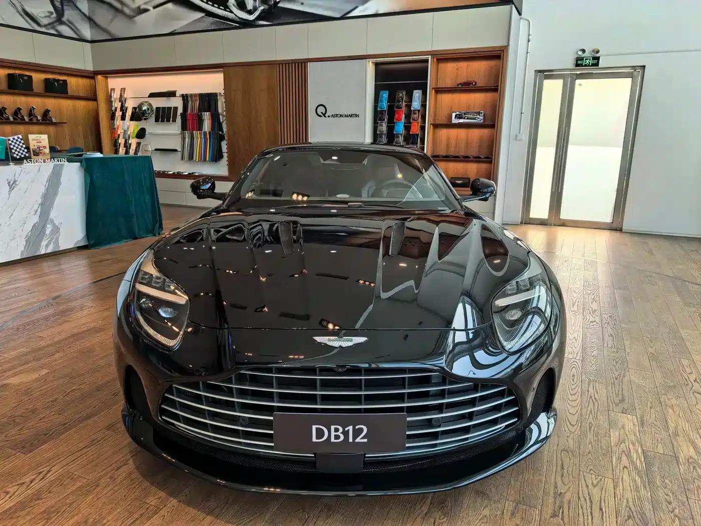 Aston Martin DB12 2025 4.0T V8 Coupe — миниатюра 2