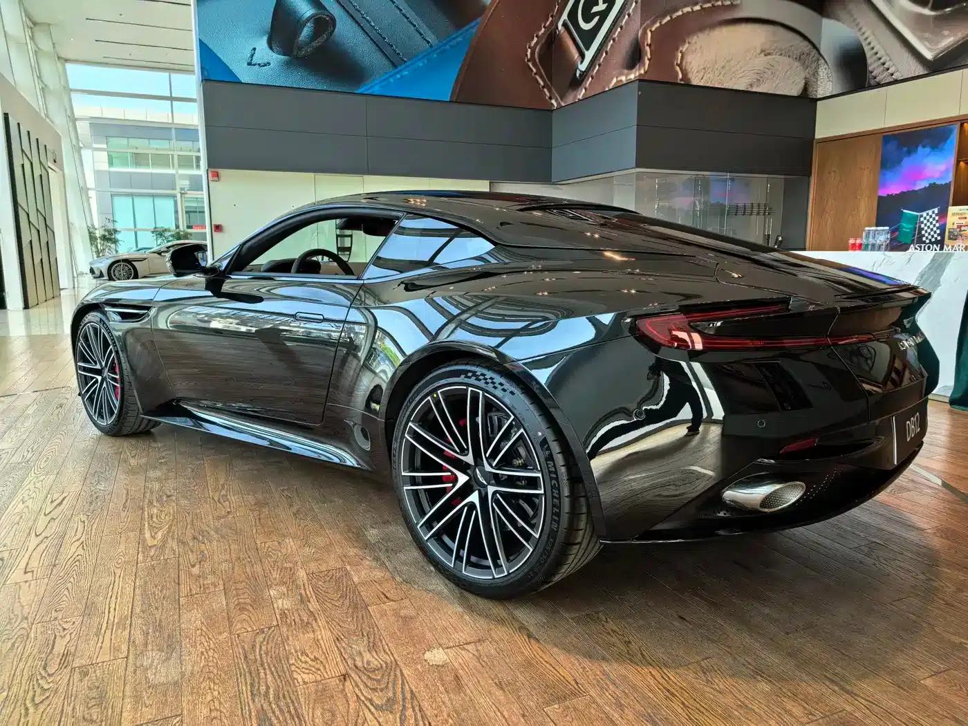 Aston Martin DB12 2025 4.0T V8 Coupe — миниатюра 3