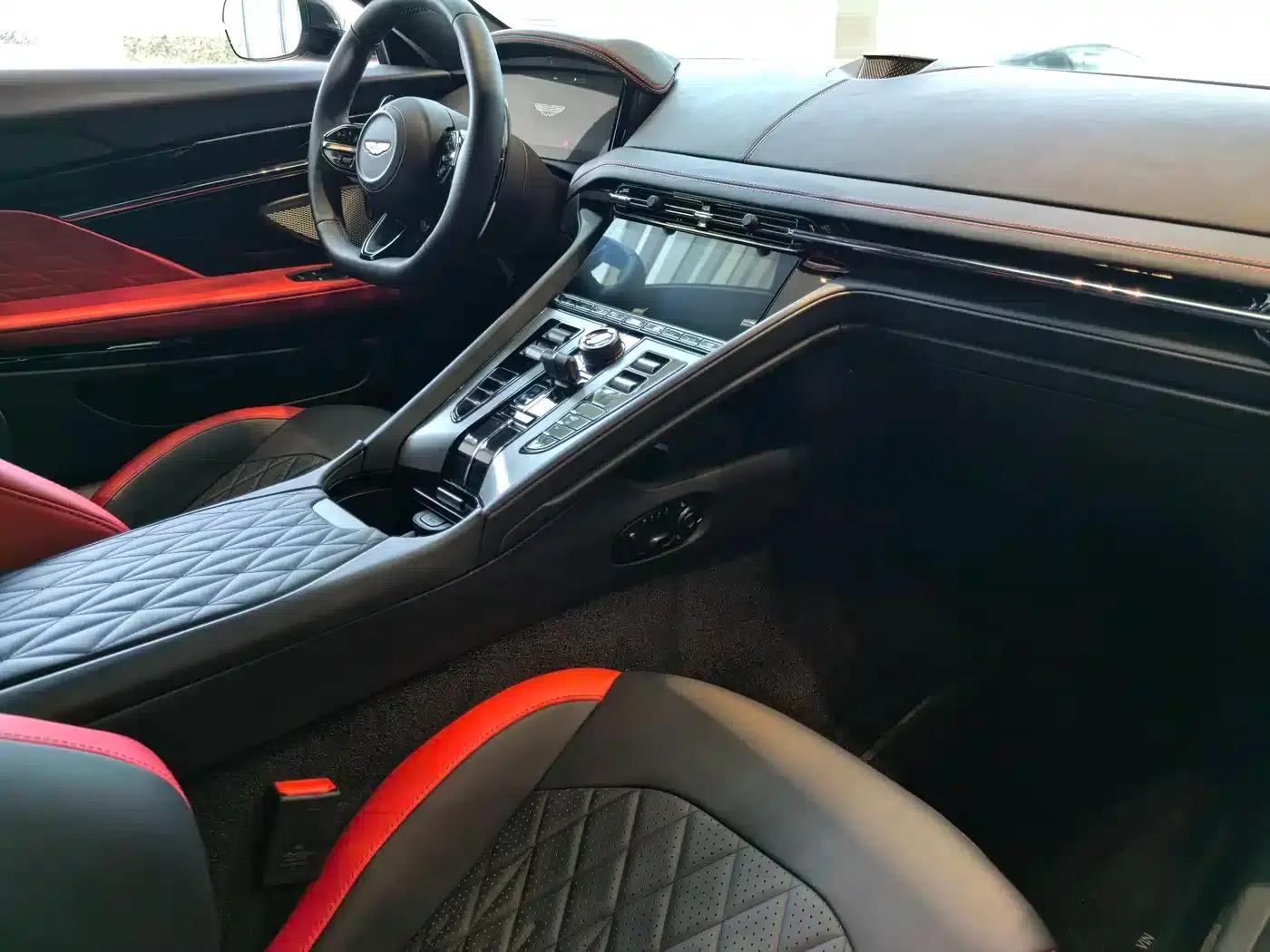 Aston Martin DB12 2025 4.0T V8 Coupe — миниатюра 7