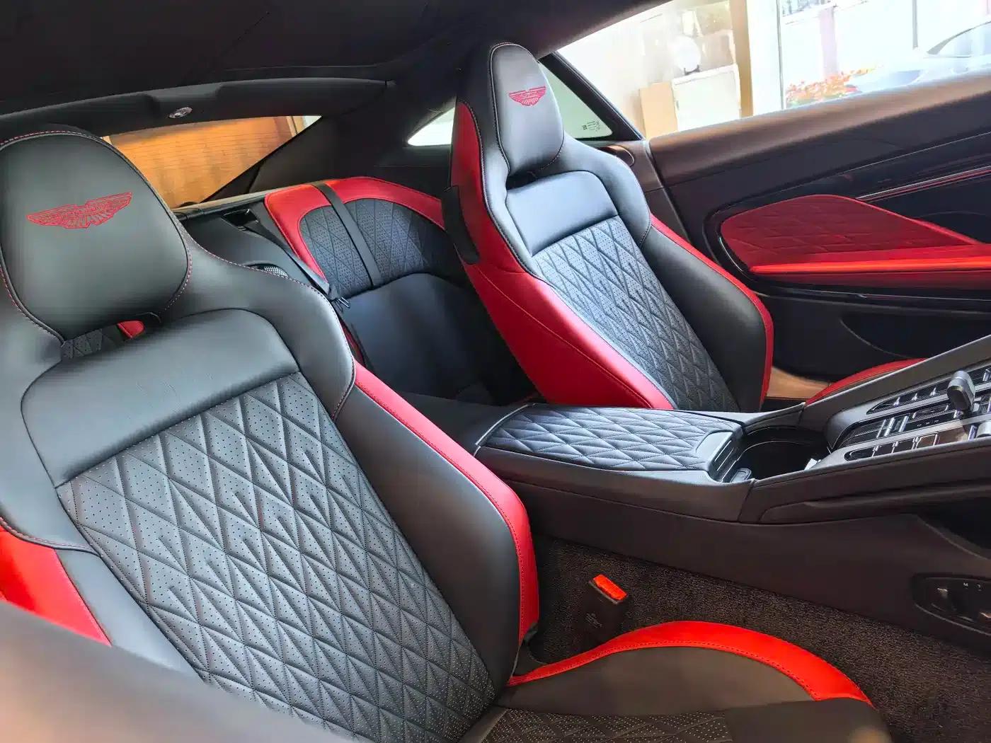Aston Martin DB12 2025 4.0T V8 Coupe — миниатюра 9