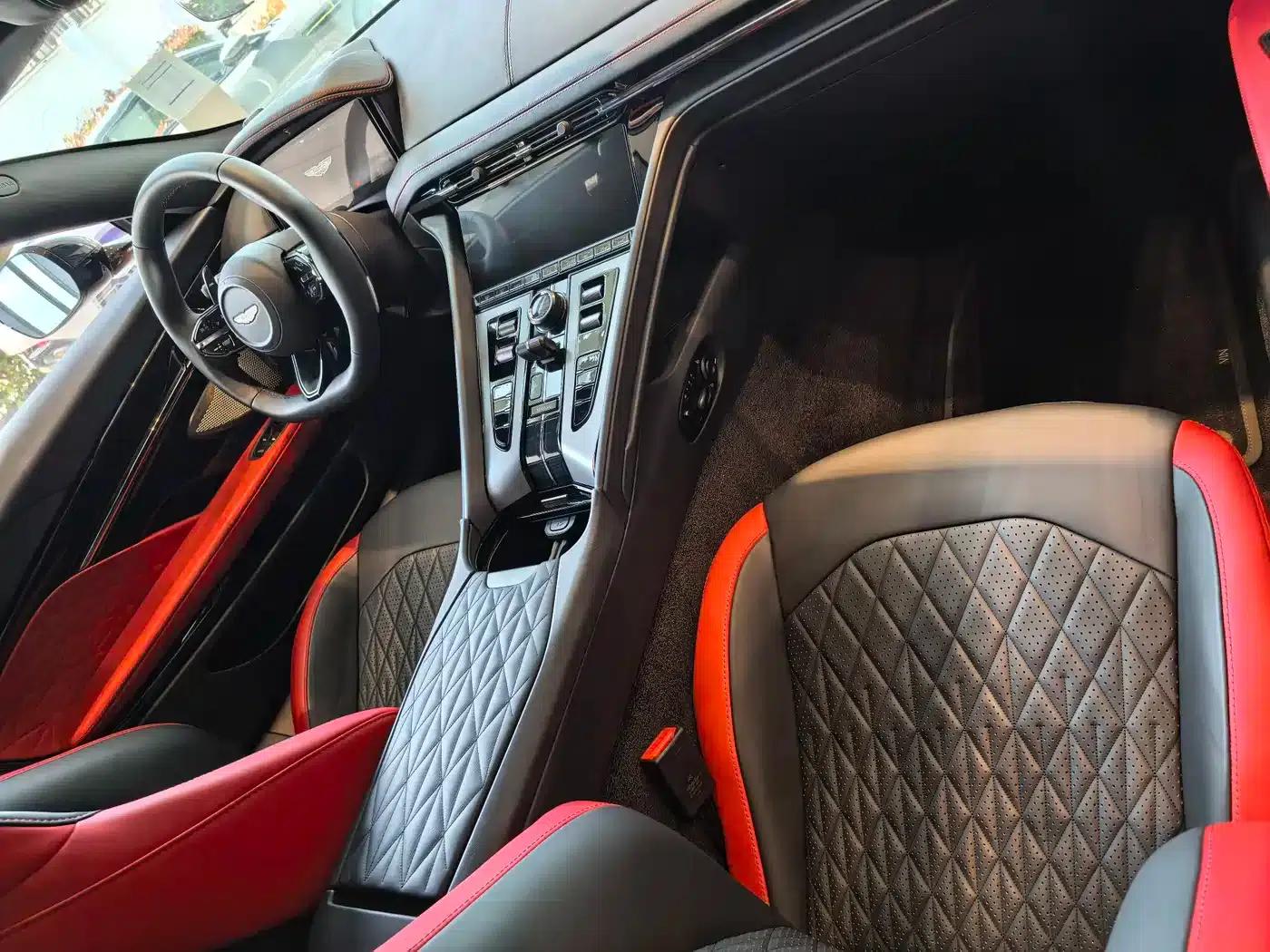 Aston Martin DB12 2025 4.0T V8 Coupe — миниатюра 10