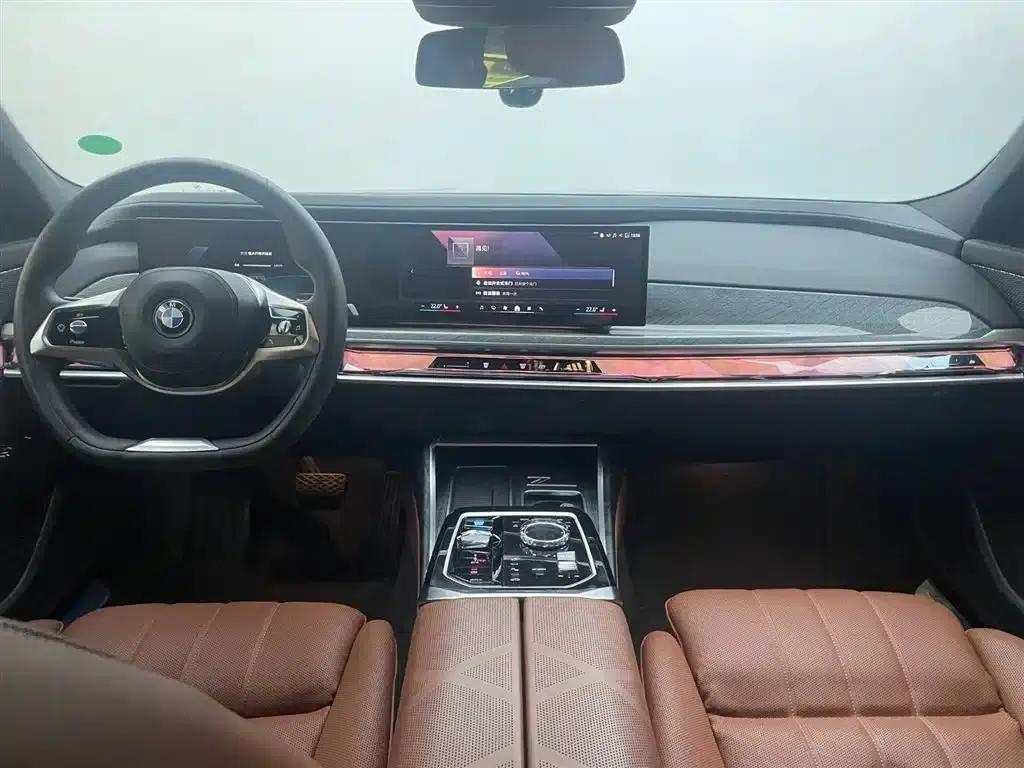 BMW i7 2023 eDrive50L Luxury Package — миниатюра 7