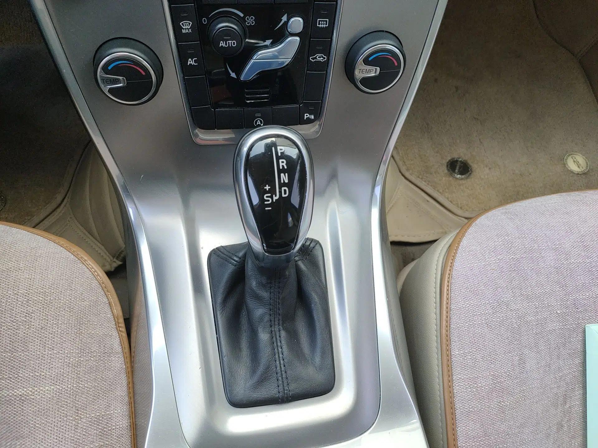 Volvo S80L 2014 2.0T T5 Intelligent Luxury Edition — миниатюра 15