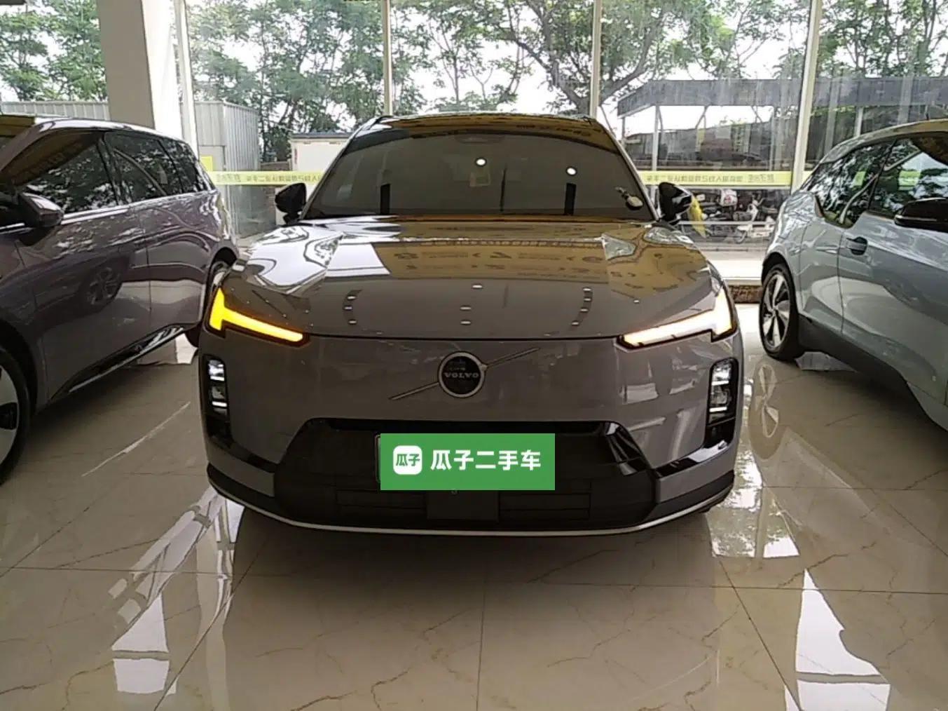 Volvo XC70 Plug-in Hybrid 2026 Model Four-Wheel Drive Long-Range Core — миниатюра 2