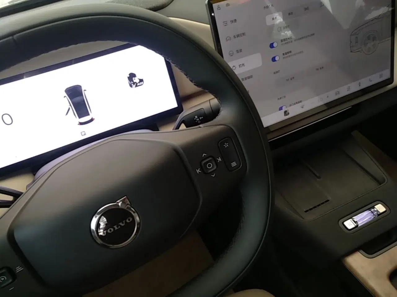 Volvo XC70 Plug-in Hybrid 2026 Model Four-Wheel Drive Long-Range Core — миниатюра 16