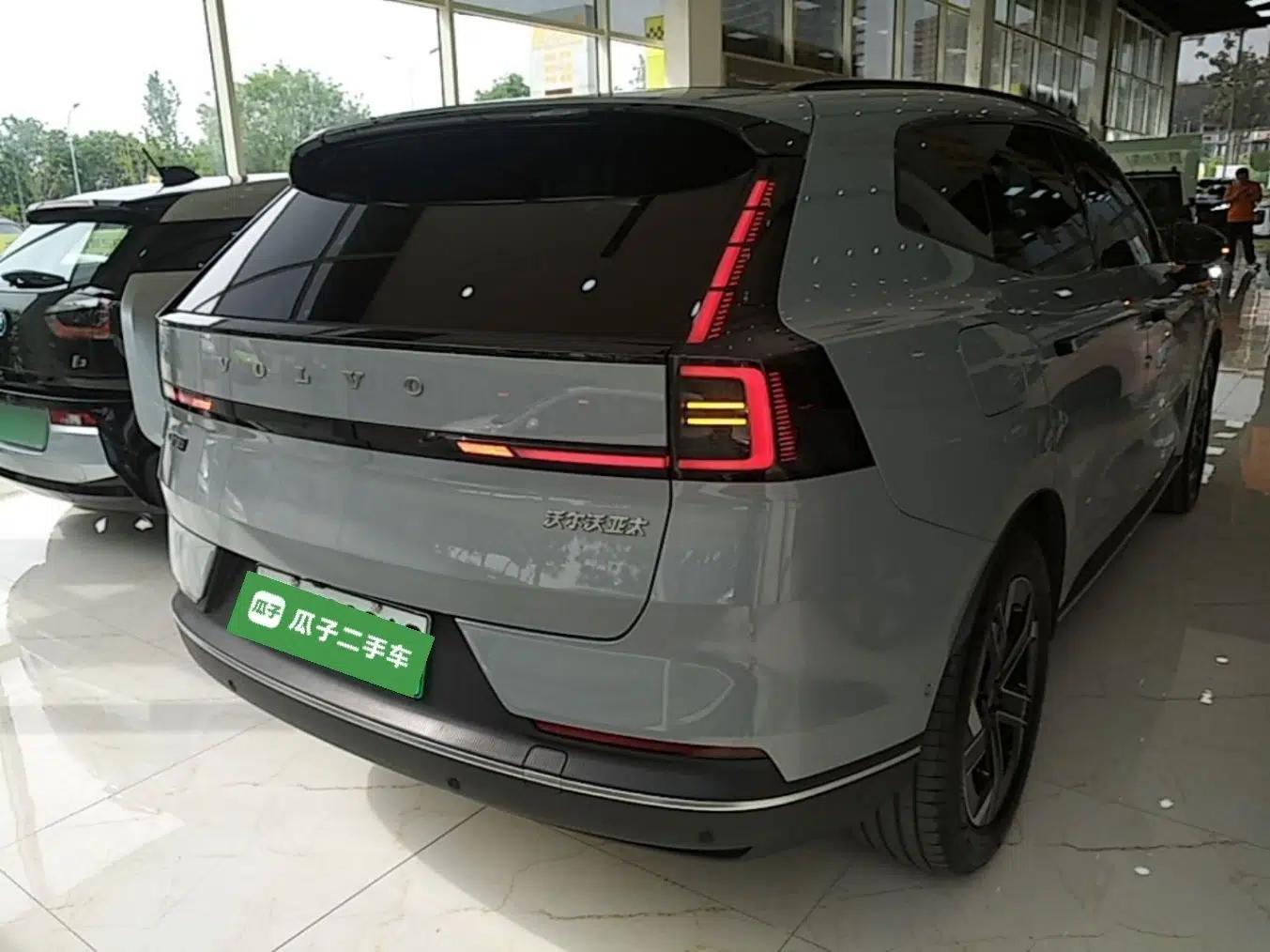 Volvo XC70 Plug-in Hybrid 2026 Model Four-Wheel Drive Long-Range Core — миниатюра 3