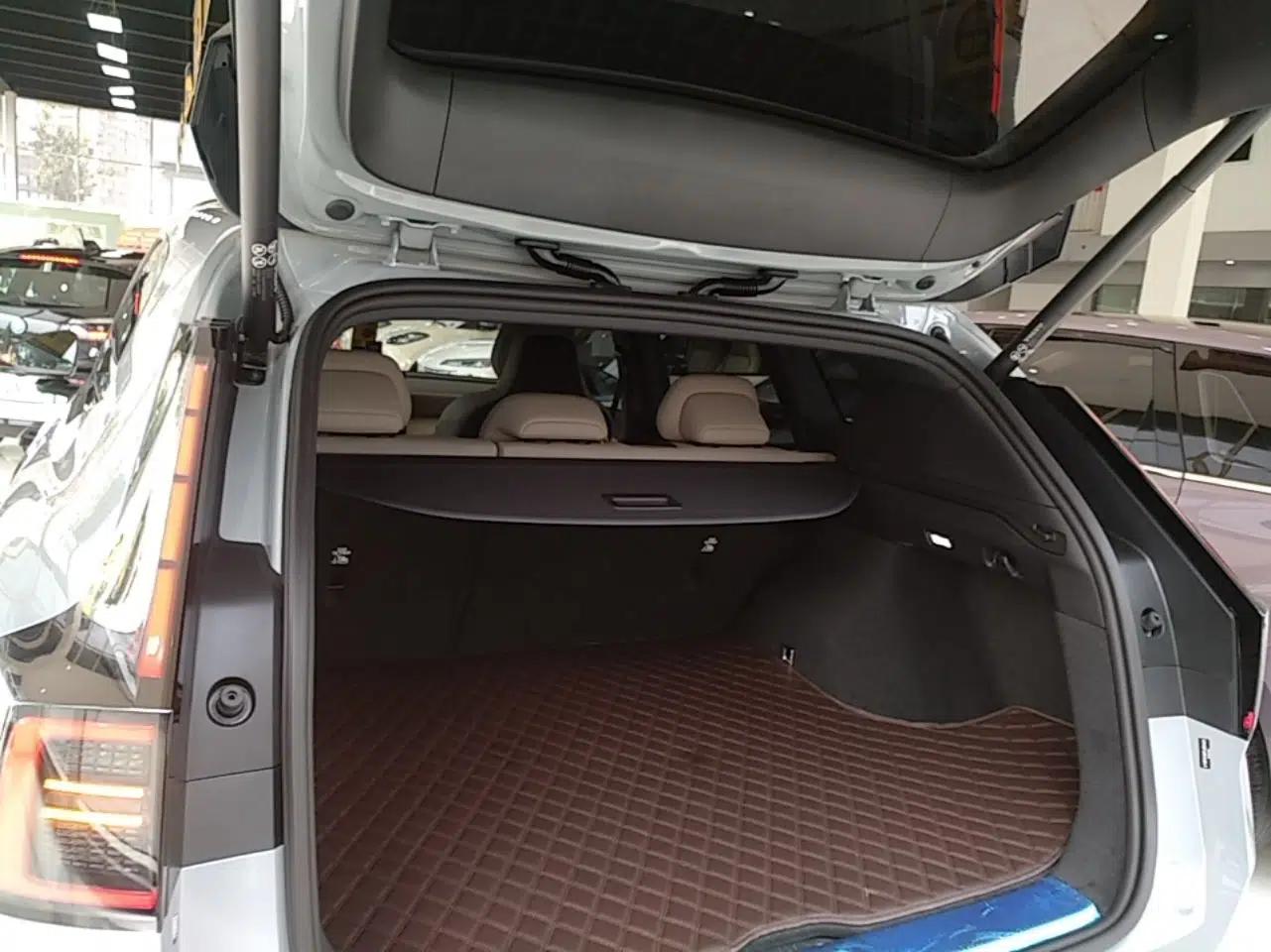 Volvo XC70 Plug-in Hybrid 2026 Model Four-Wheel Drive Long-Range Core — миниатюра 21