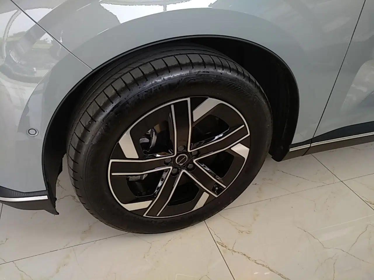 Volvo XC70 Plug-in Hybrid 2026 Model Four-Wheel Drive Long-Range Core — миниатюра 9