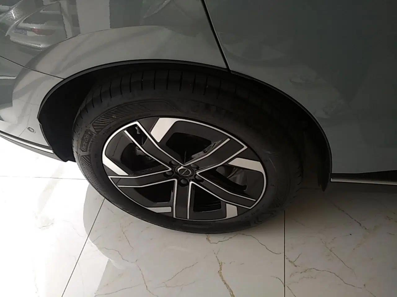 Volvo XC70 Plug-in Hybrid 2026 Model Four-Wheel Drive Long-Range Core — миниатюра 10