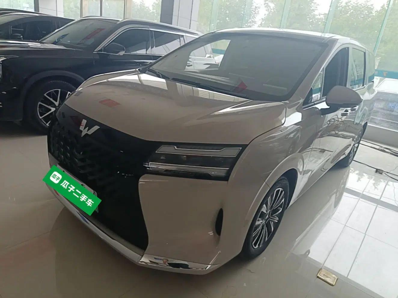 Wuling Starlight 730 2025 Model Plug-in Hybrid 125km Luxury Edition — миниатюра 1