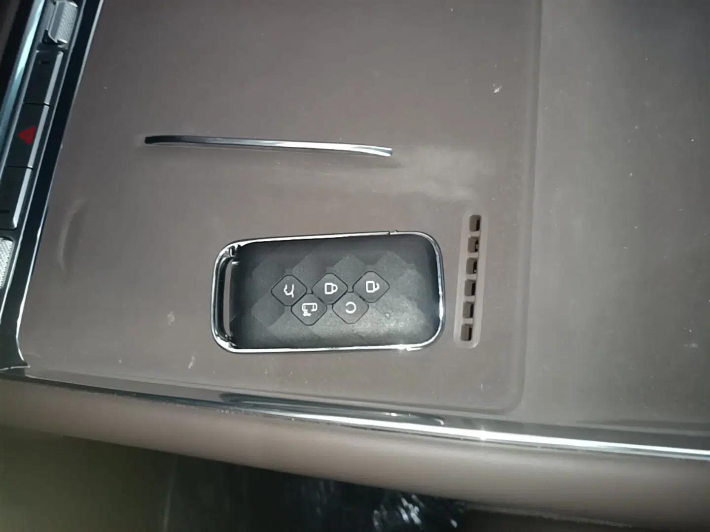 Wuling Starlight 730 2025 Model Plug-in Hybrid 125km Luxury Edition — миниатюра 12