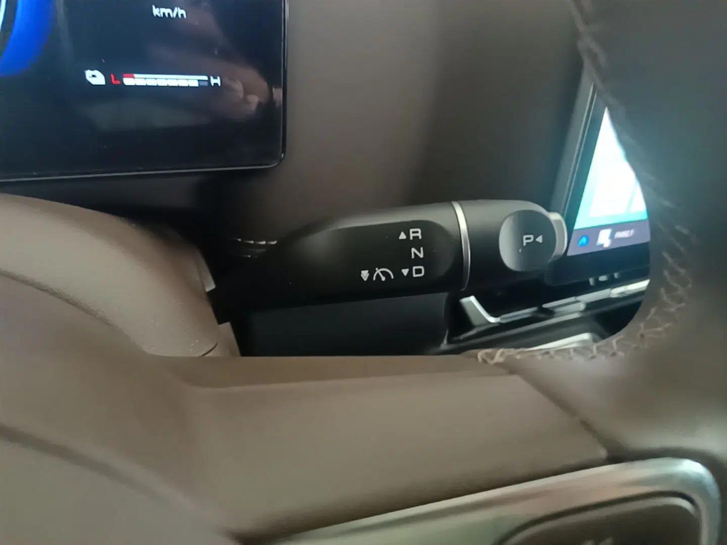 Wuling Starlight 730 2025 Model Plug-in Hybrid 125km Luxury Edition — миниатюра 17