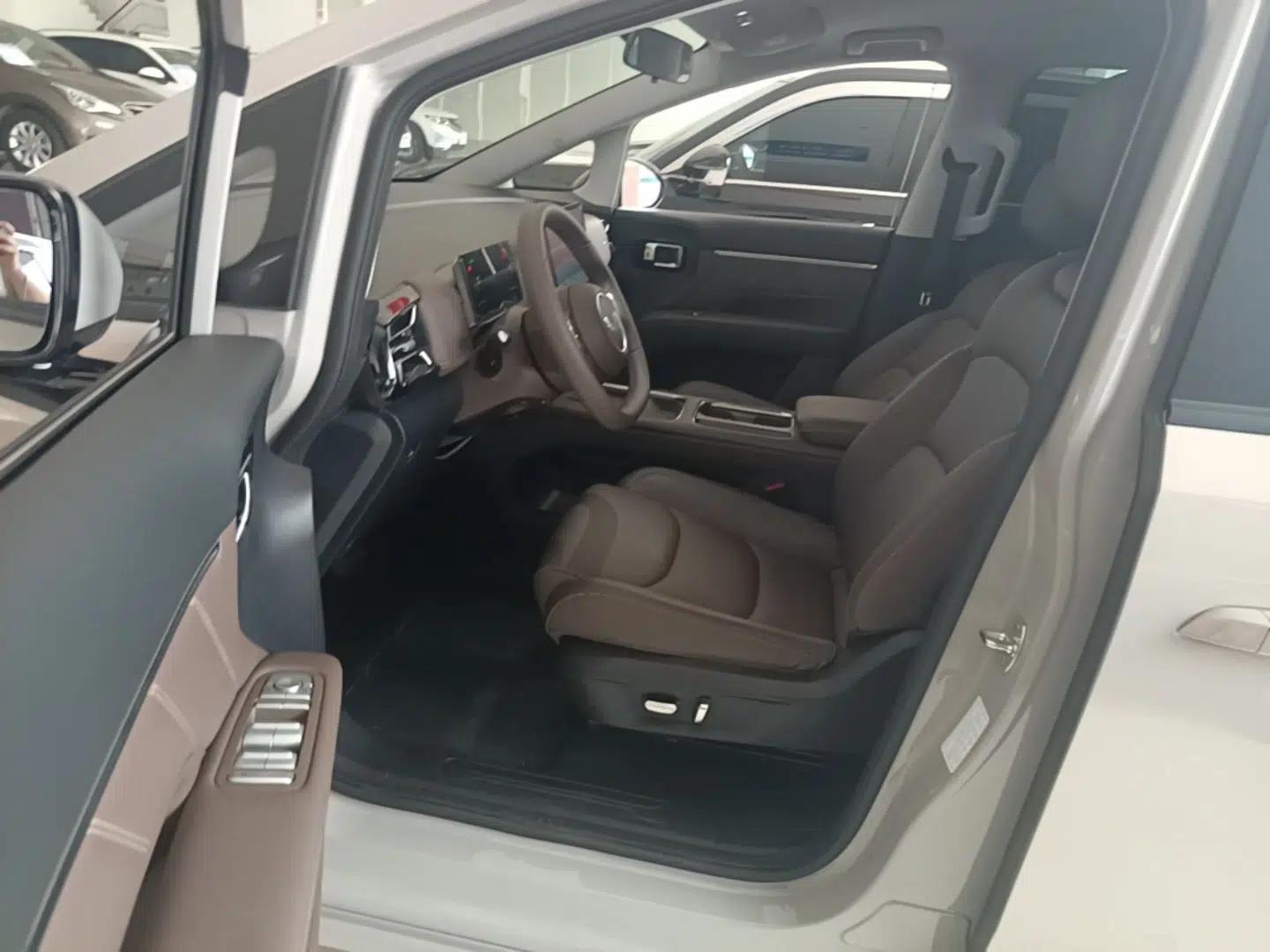 Wuling Starlight 730 2025 Model Plug-in Hybrid 125km Luxury Edition — миниатюра 18