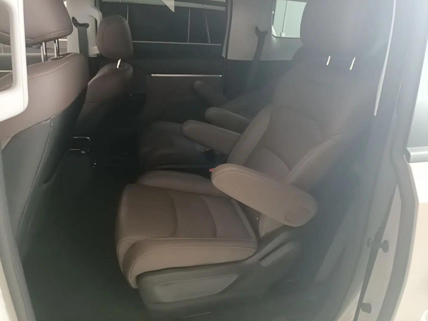 Wuling Starlight 730 2025 Model Plug-in Hybrid 125km Luxury Edition — миниатюра 20