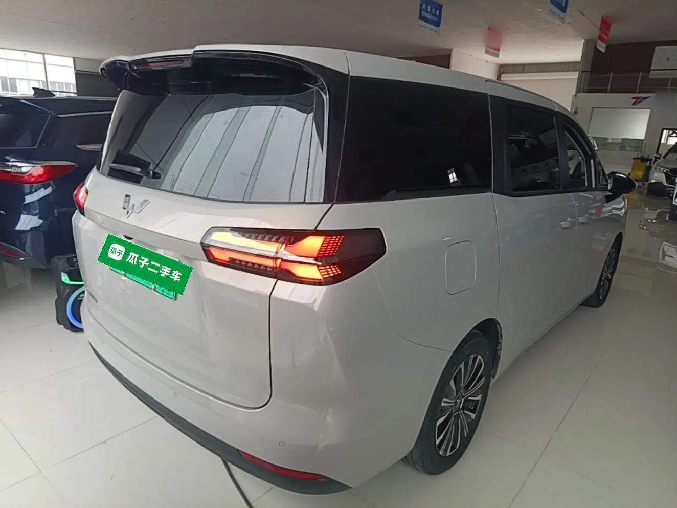 Wuling Starlight 730 2025 Model Plug-in Hybrid 125km Luxury Edition — миниатюра 6
