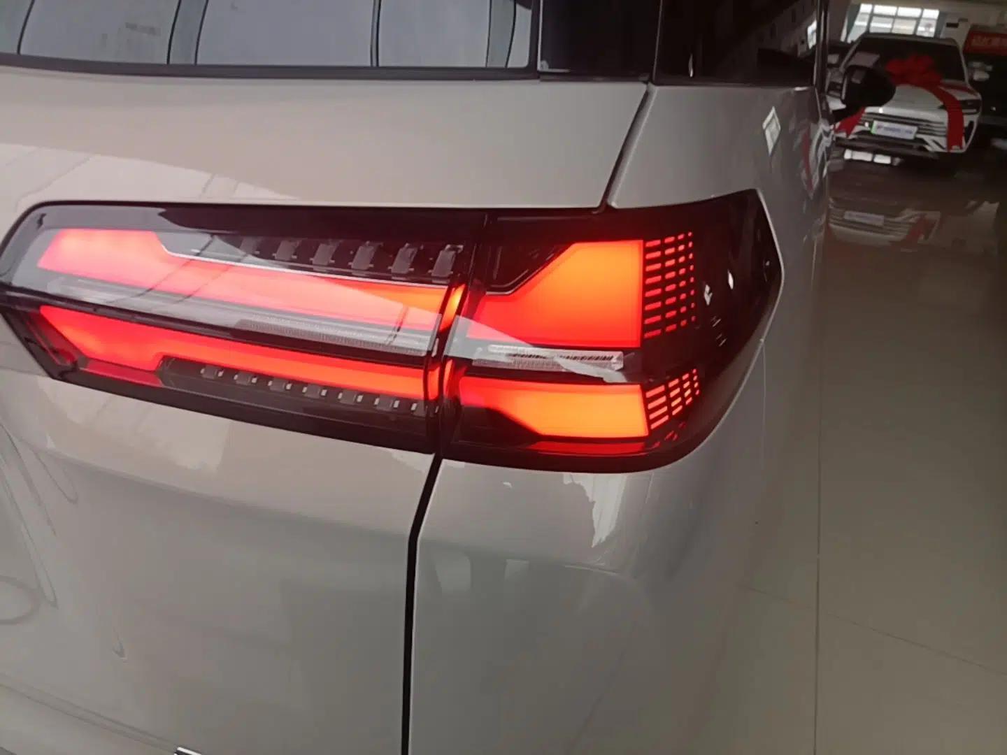 Wuling Starlight 730 2025 Model Plug-in Hybrid 125km Luxury Edition — миниатюра 7