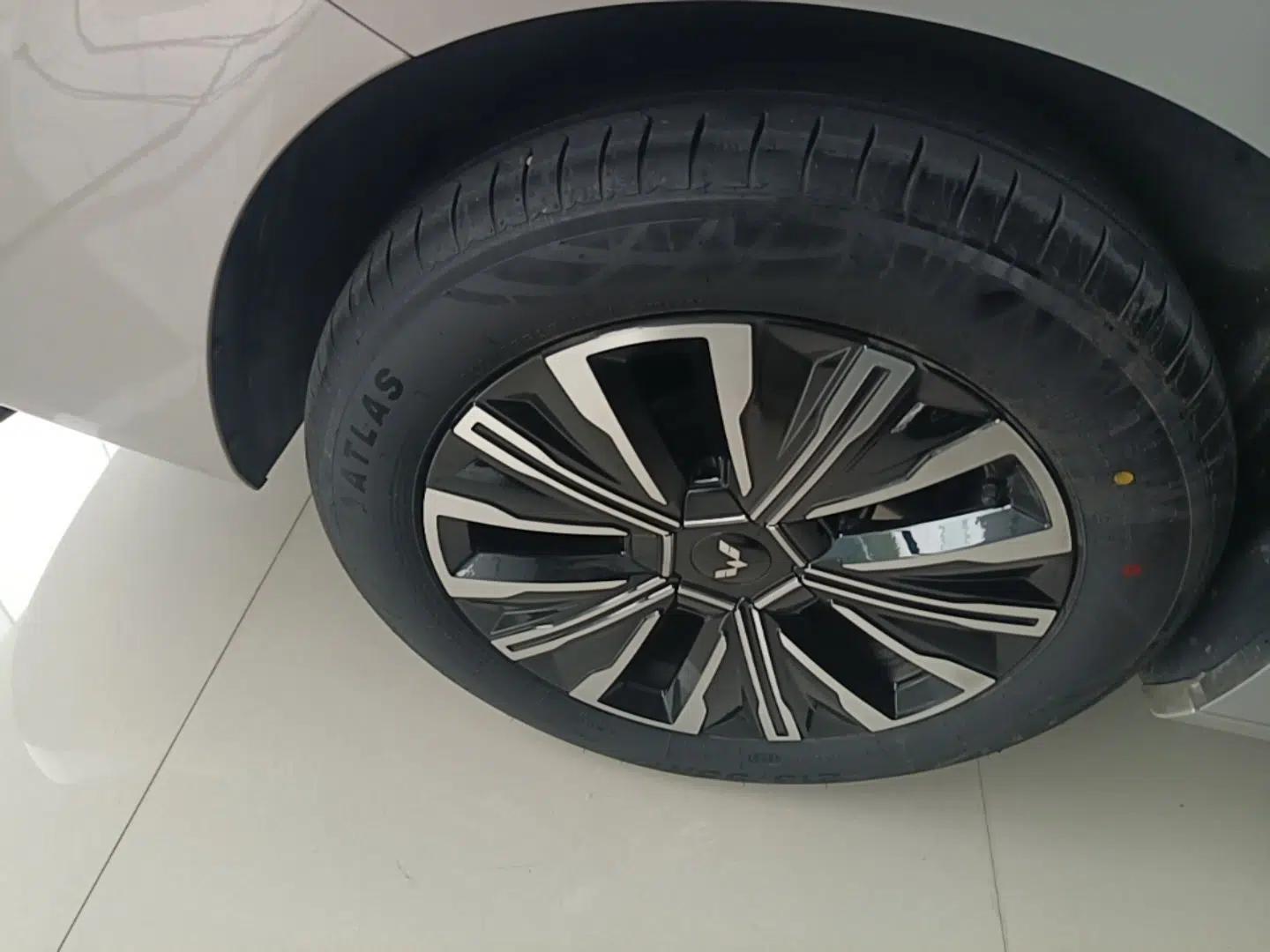 Wuling Starlight 730 2025 Model Plug-in Hybrid 125km Luxury Edition — миниатюра 10