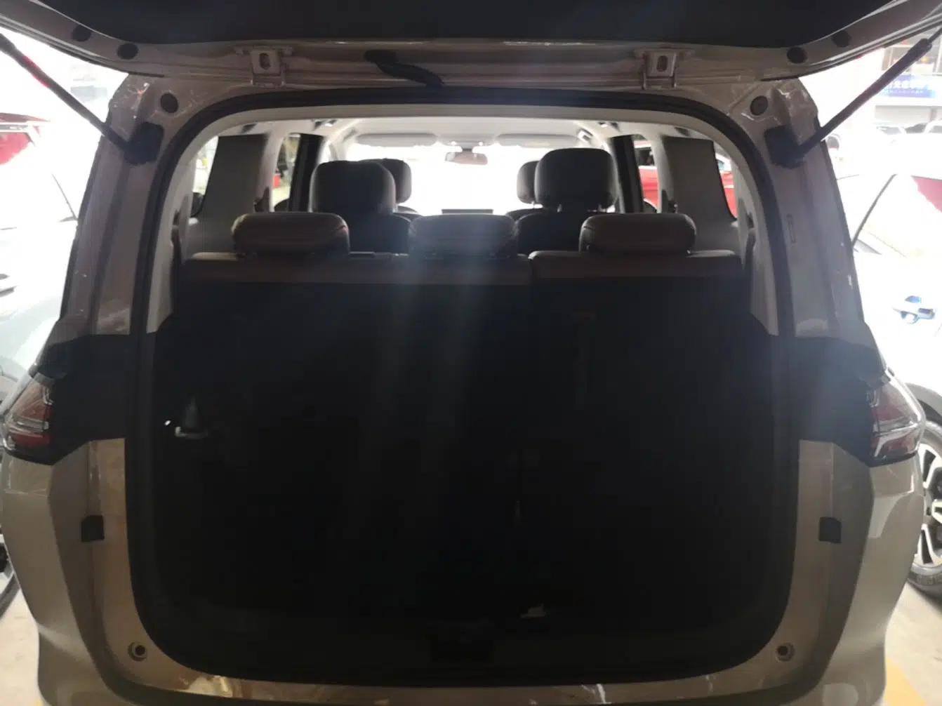 Wuling Starlight 730 2025 Model Plug-in Hybrid 125km Luxury Edition — миниатюра 21