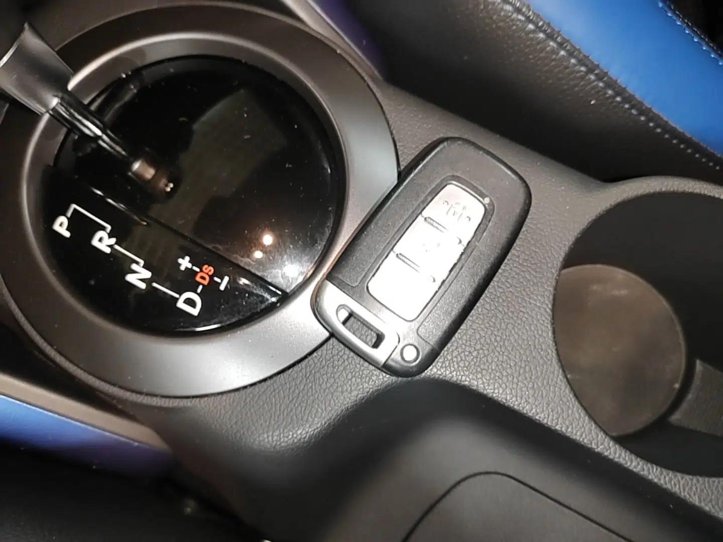 Hyundai Veloster 2015 1.6T Automatic Luxury Edition — миниатюра 12