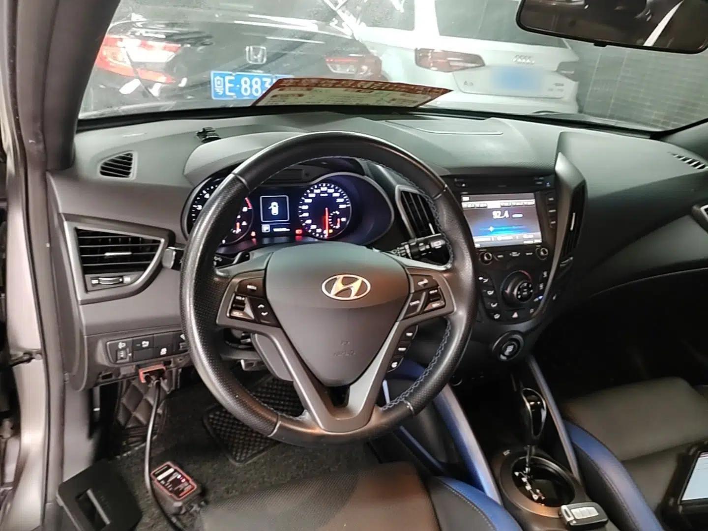 Hyundai Veloster 2015 1.6T Automatic Luxury Edition — миниатюра 13