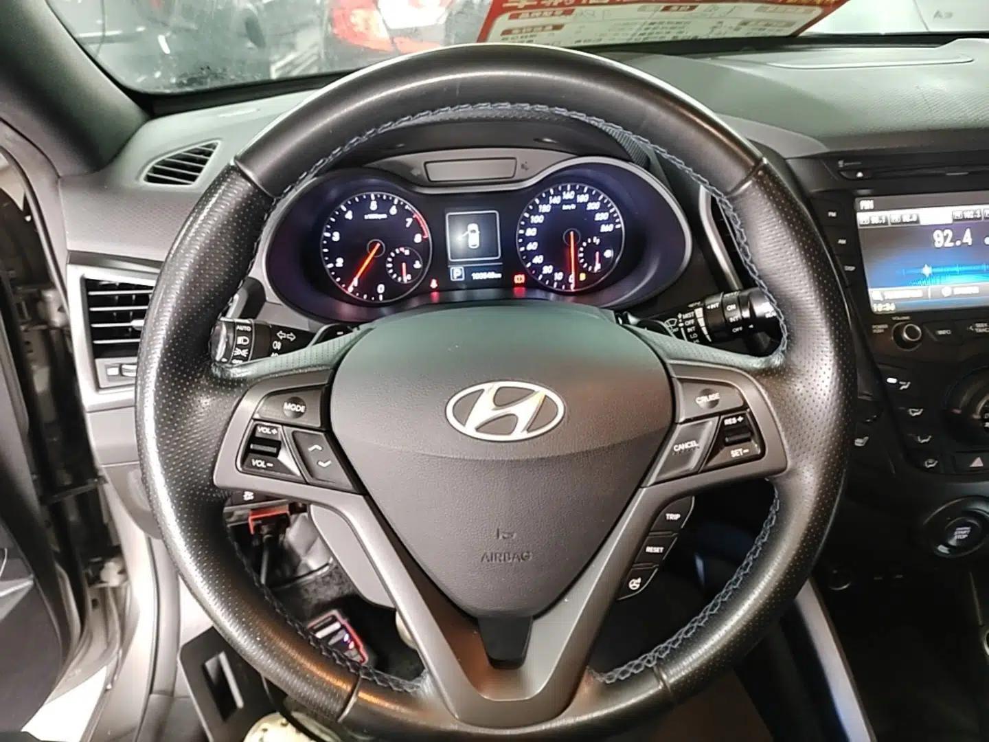 Hyundai Veloster 2015 1.6T Automatic Luxury Edition — миниатюра 14