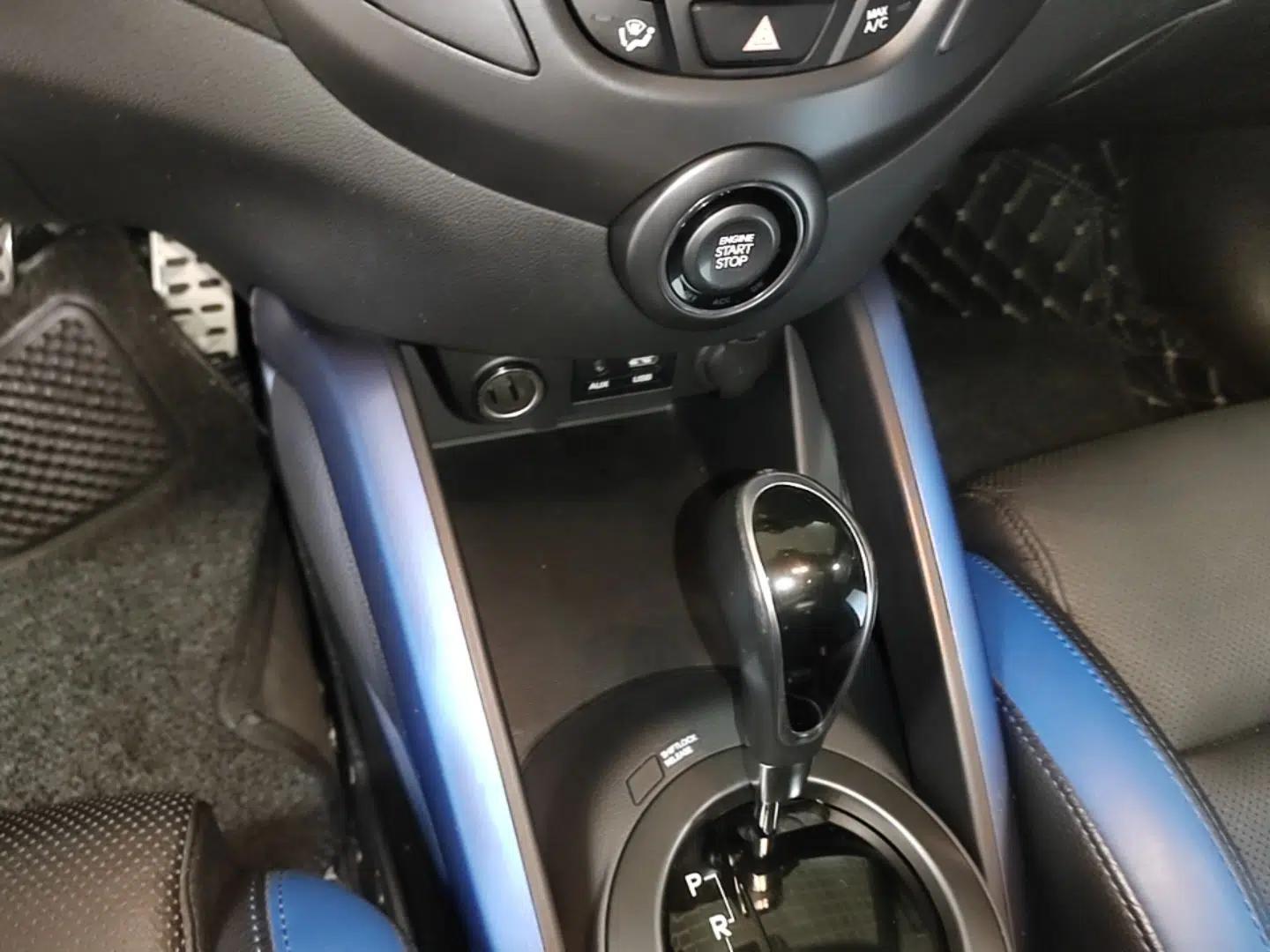 Hyundai Veloster 2015 1.6T Automatic Luxury Edition — миниатюра 17