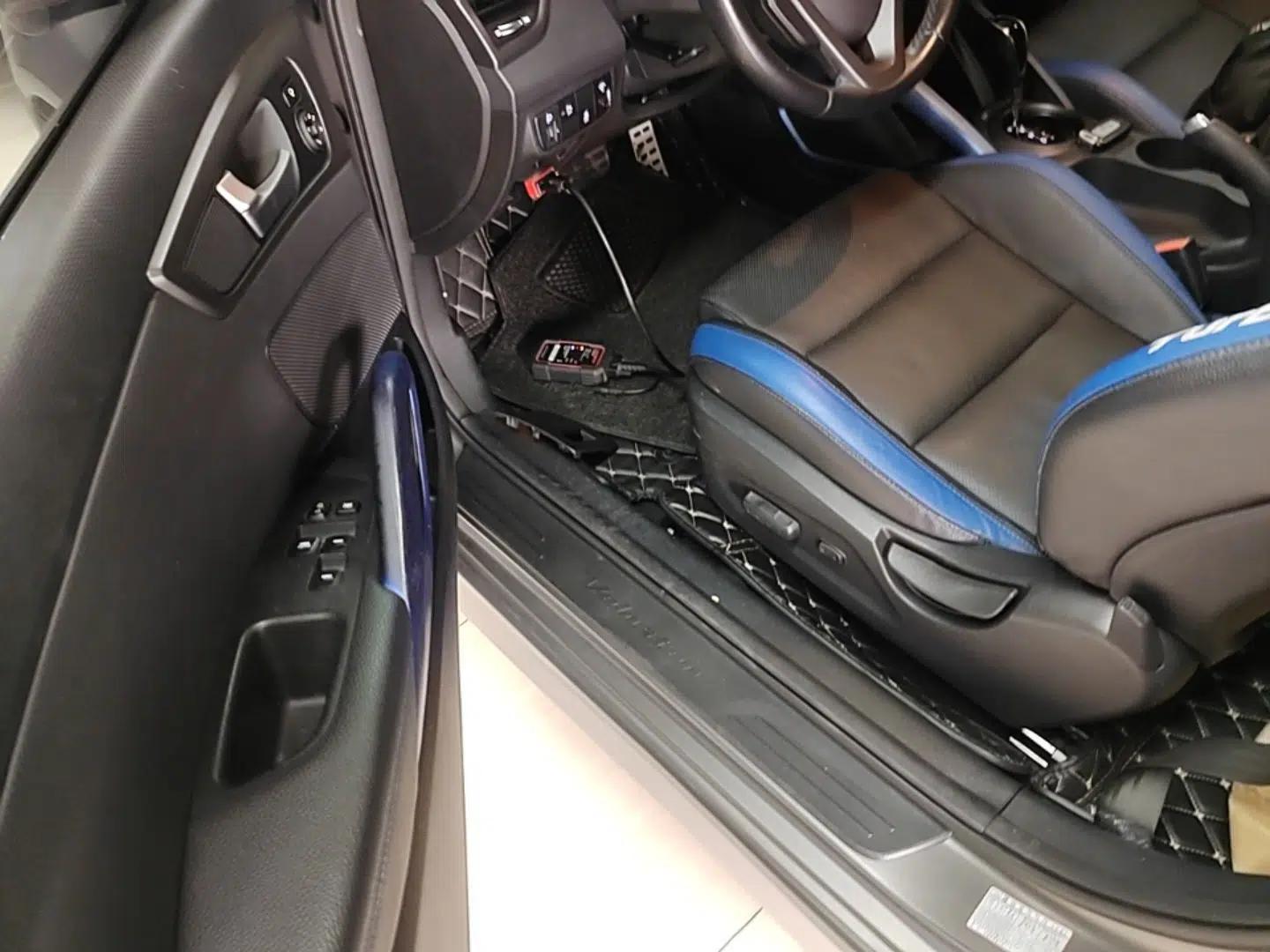 Hyundai Veloster 2015 1.6T Automatic Luxury Edition — миниатюра 19