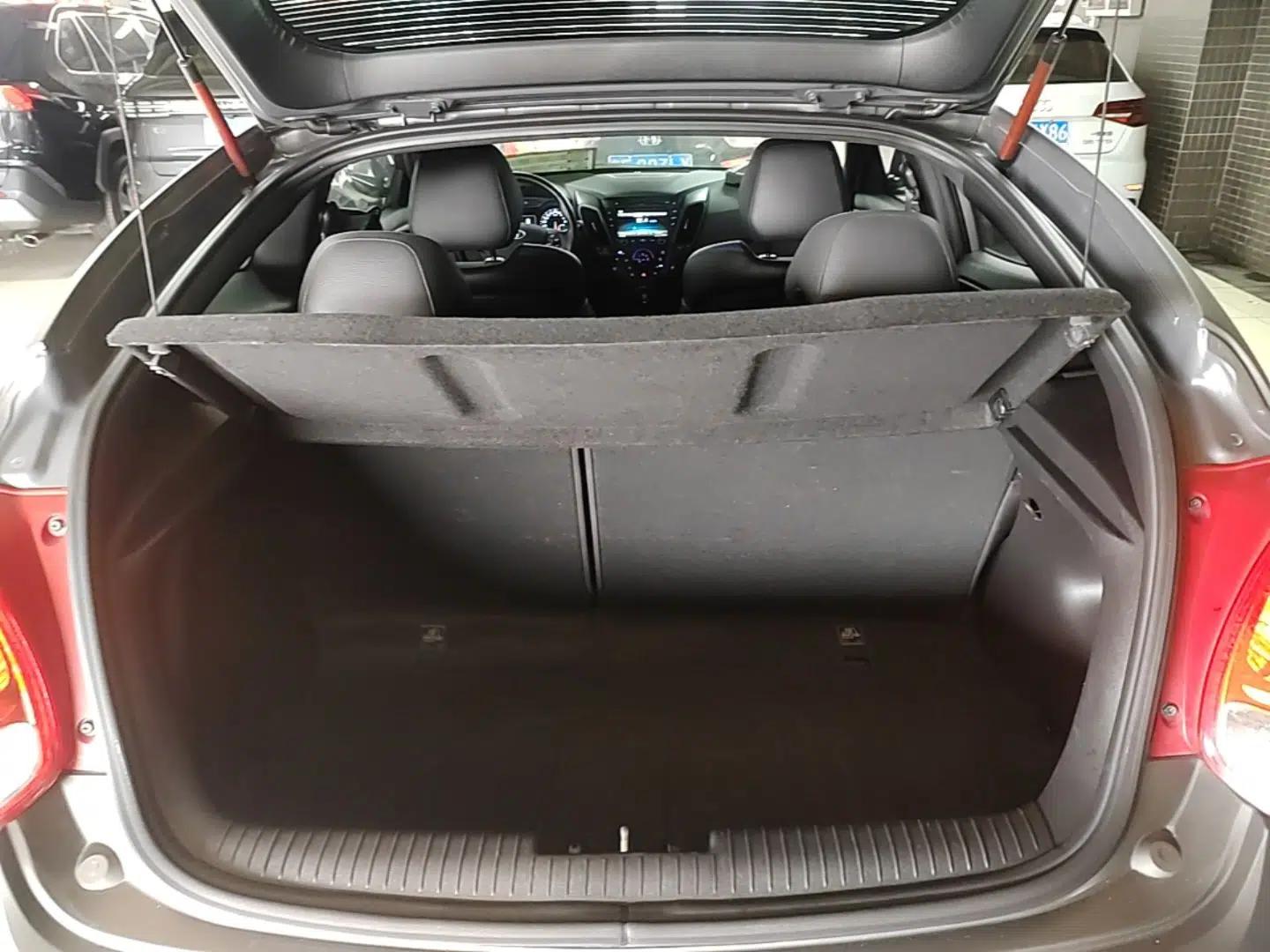 Hyundai Veloster 2015 1.6T Automatic Luxury Edition — миниатюра 22