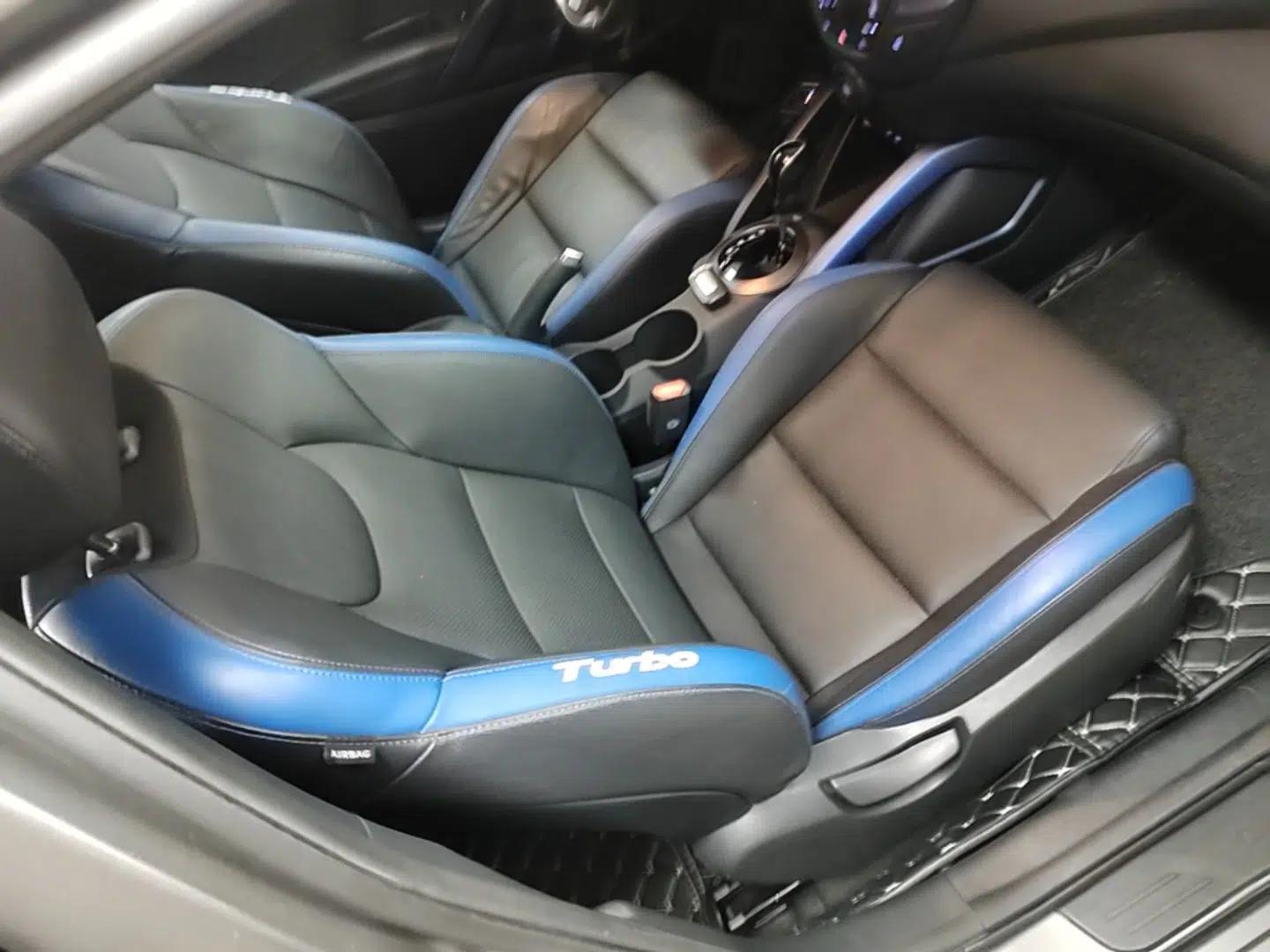Hyundai Veloster 2015 1.6T Automatic Luxury Edition — миниатюра 23