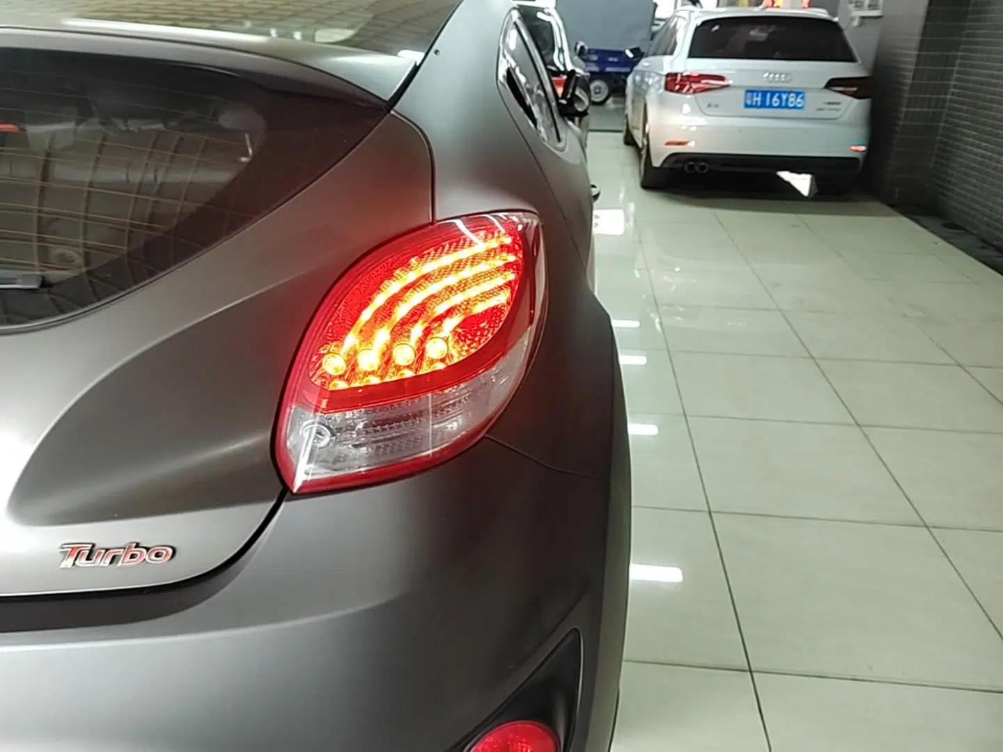 Hyundai Veloster 2015 1.6T Automatic Luxury Edition — миниатюра 7