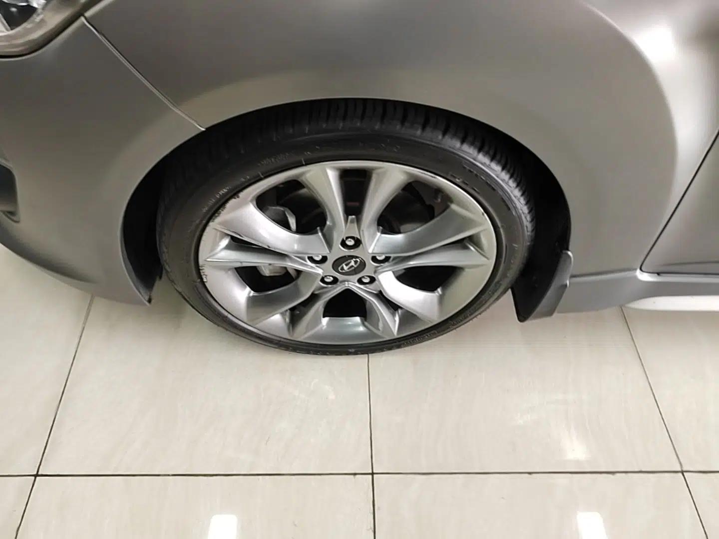 Hyundai Veloster 2015 1.6T Automatic Luxury Edition — миниатюра 8
