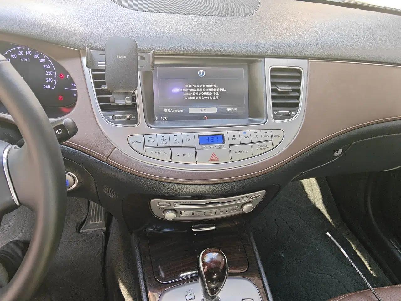 Hyundai Genesis 2012 3.3L GDI Prestige Edition — миниатюра 14