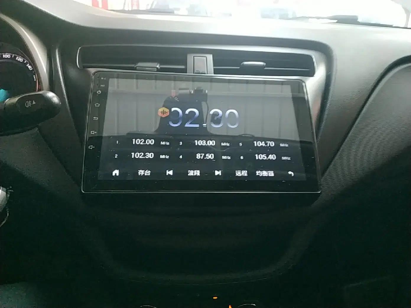 Chevrolet Lova RV 2018 1.5L Automatic Smart Drive Model — миниатюра 16