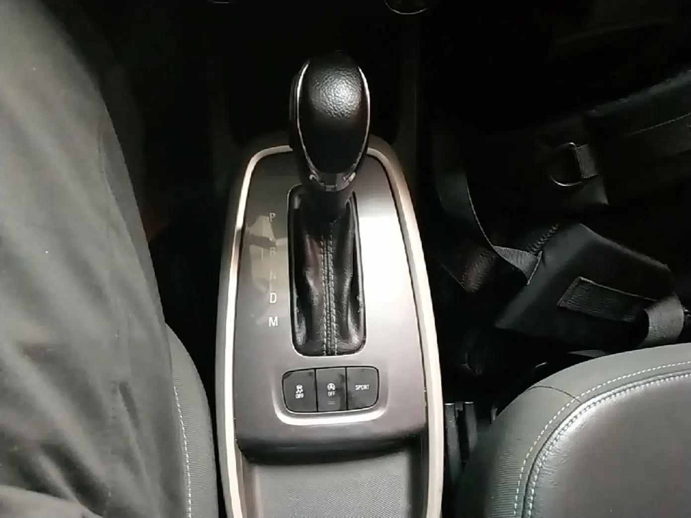 Chevrolet Lova RV 2018 1.5L Automatic Smart Drive Model — миниатюра 17