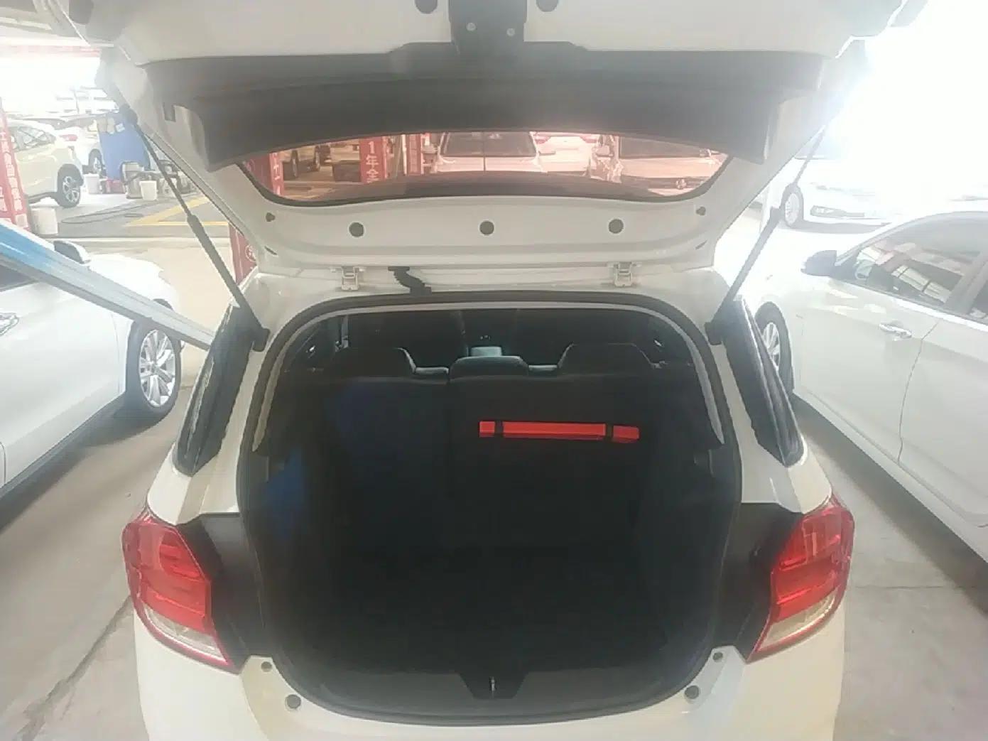 Chevrolet Lova RV 2018 1.5L Automatic Smart Drive Model — миниатюра 22
