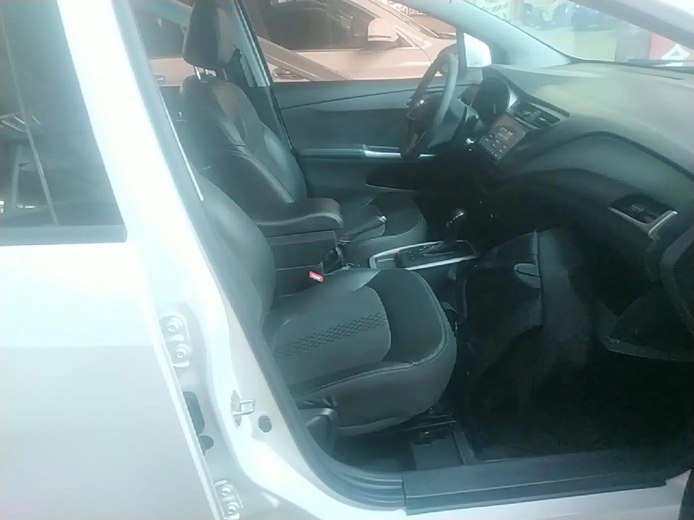 Chevrolet Lova RV 2018 1.5L Automatic Smart Drive Model — миниатюра 23