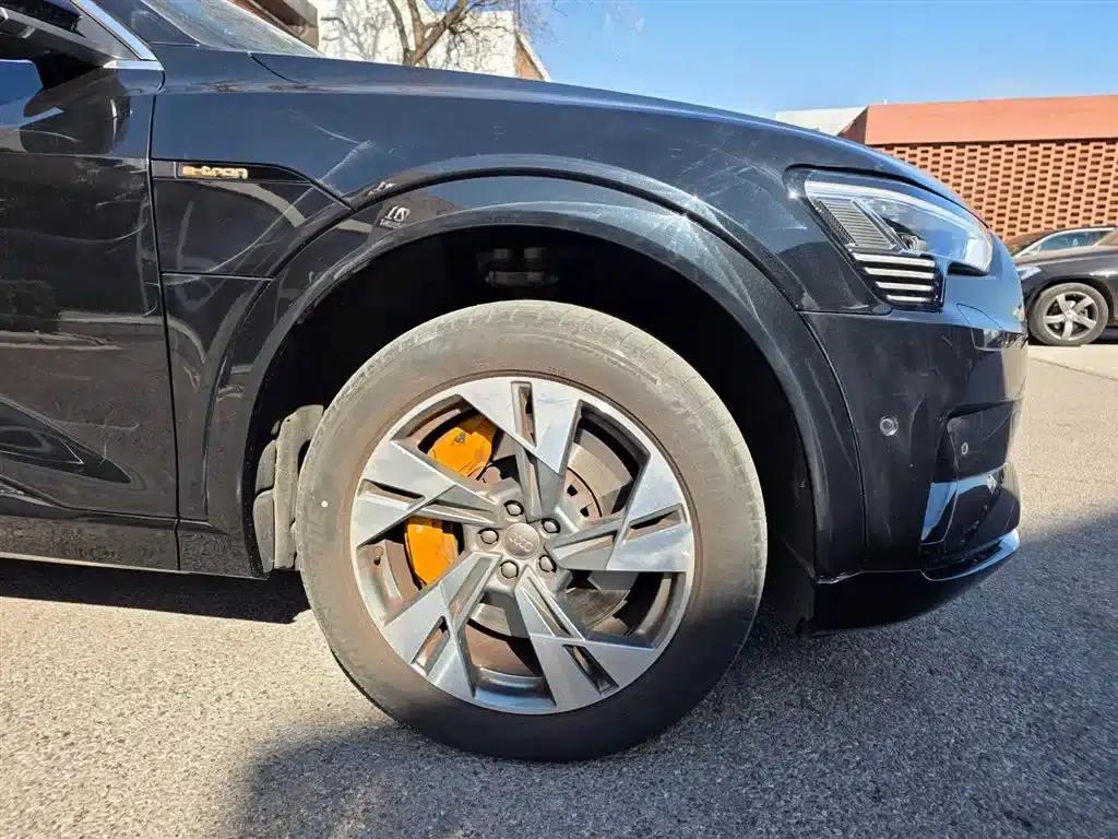 2019 Audi e-tron Imported Model 55 quattro Fashion Edition — миниатюра 11