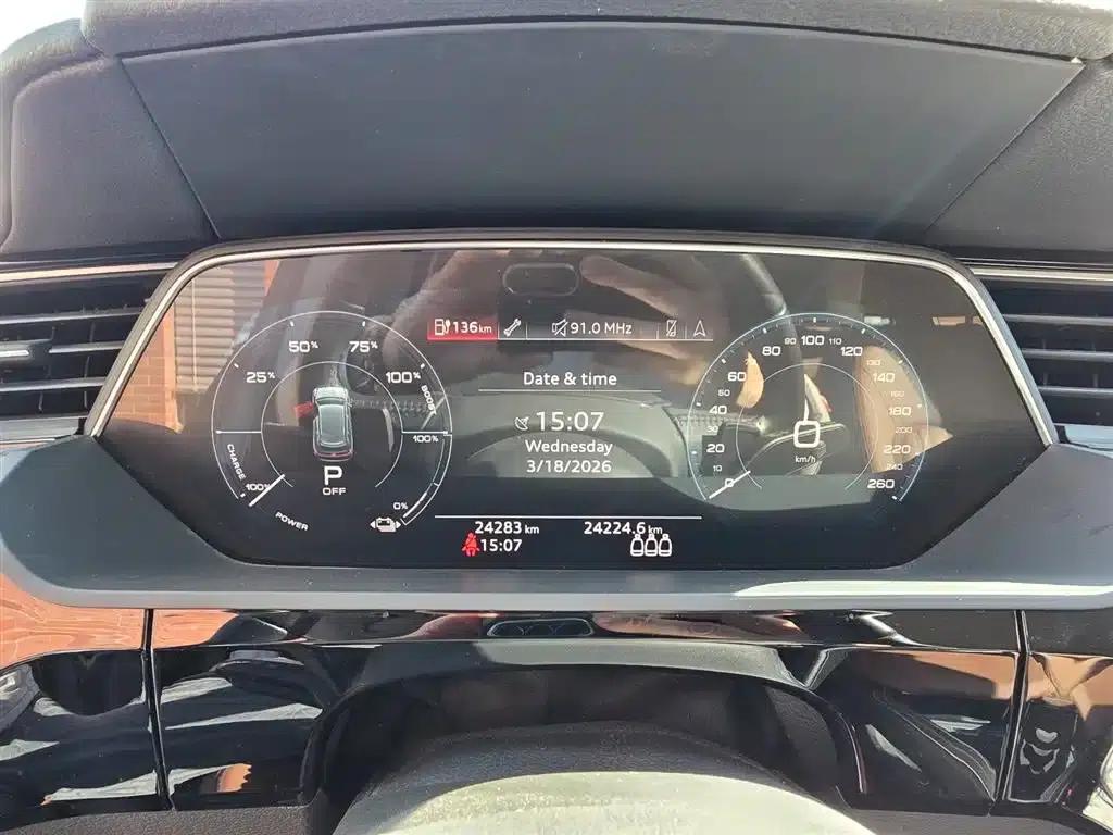 2019 Audi e-tron Imported Model 55 quattro Fashion Edition — миниатюра 6