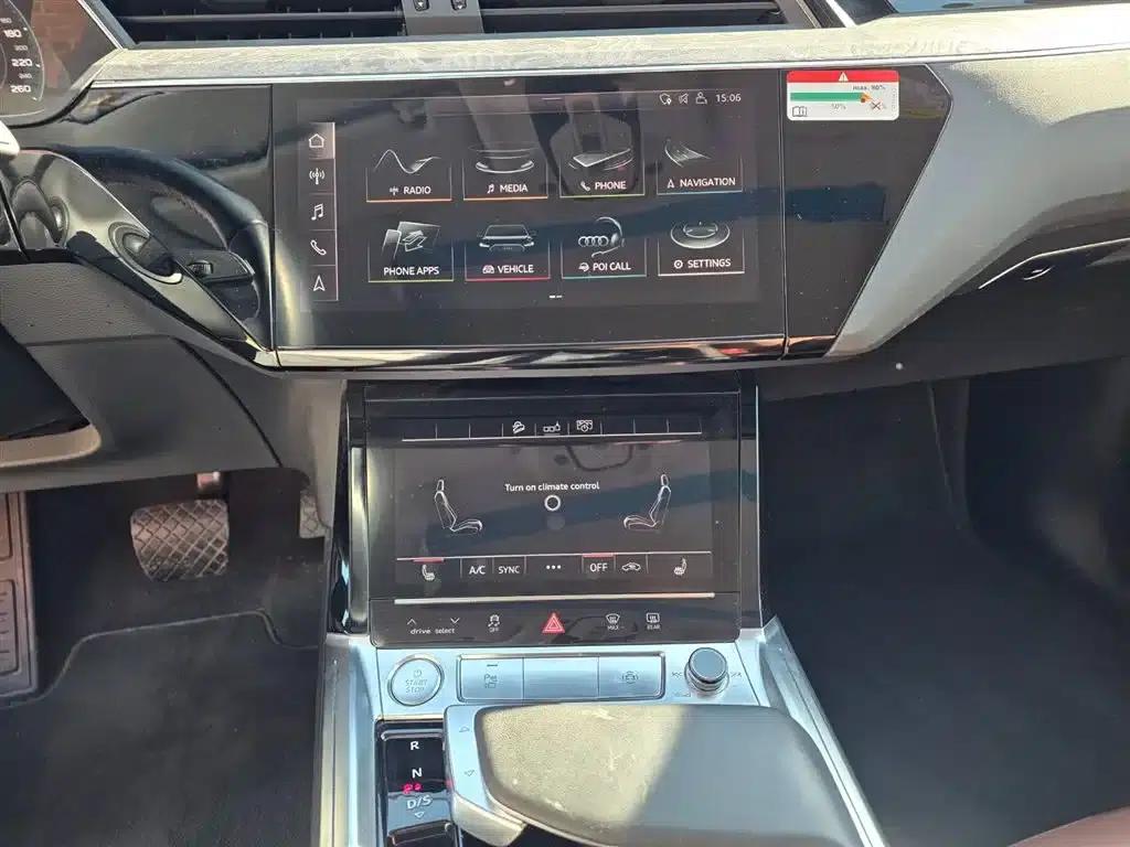 2019 Audi e-tron Imported Model 55 quattro Fashion Edition — миниатюра 7