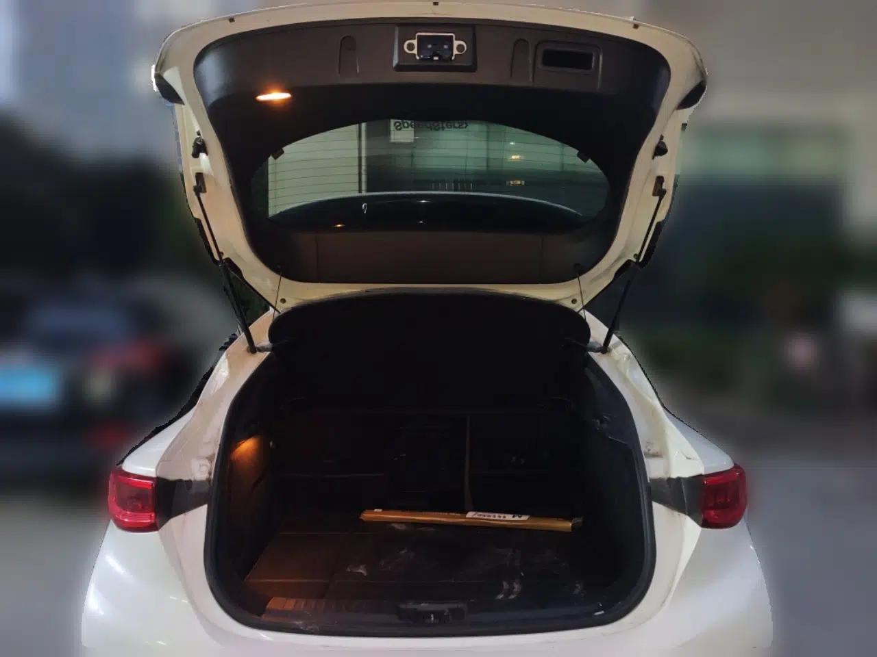 Infiniti QX30 2017 2.0T Four-Wheel Drive Sport Edition — миниатюра 16