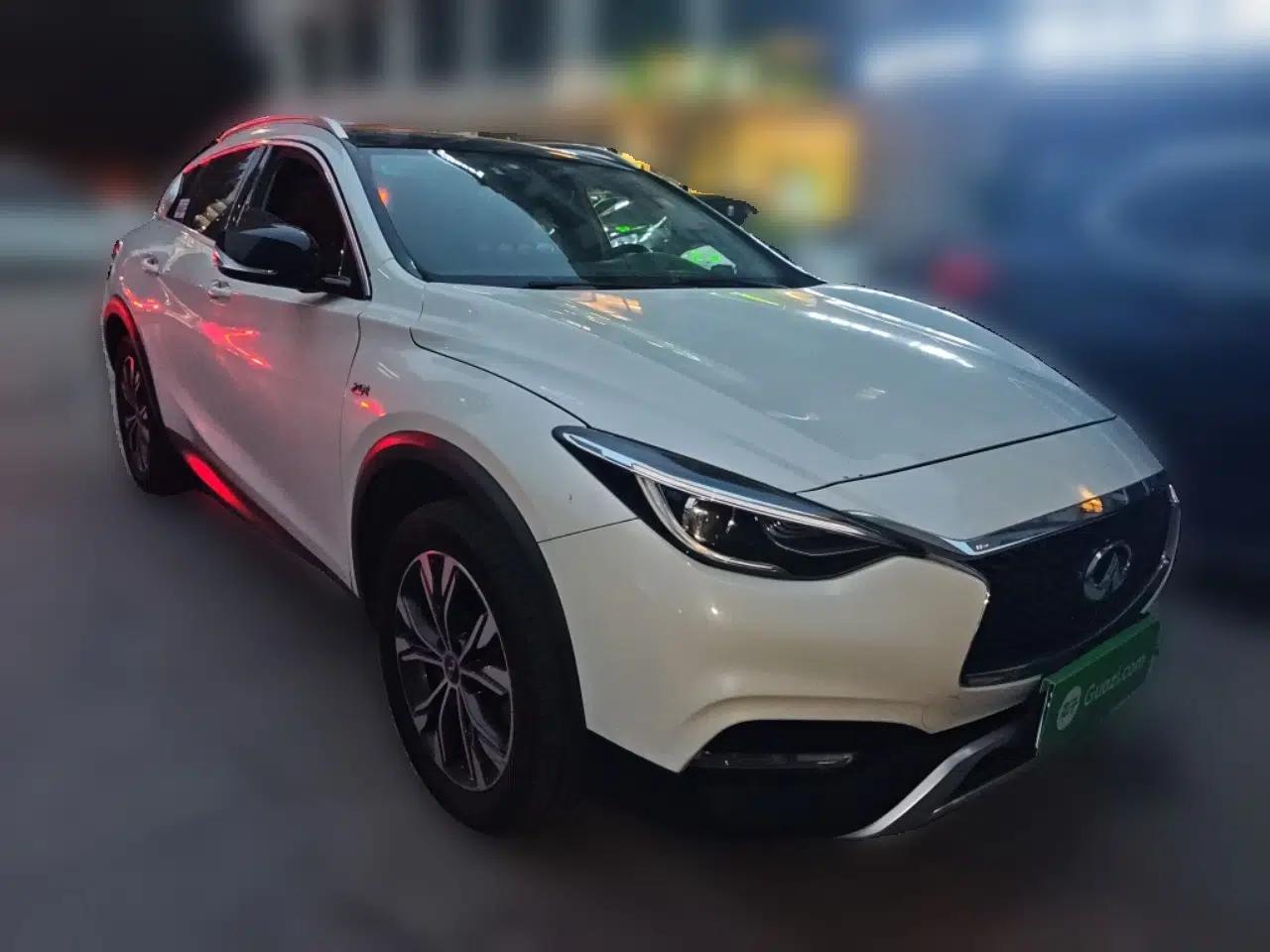 Infiniti QX30 2017 2.0T Four-Wheel Drive Sport Edition — миниатюра 3