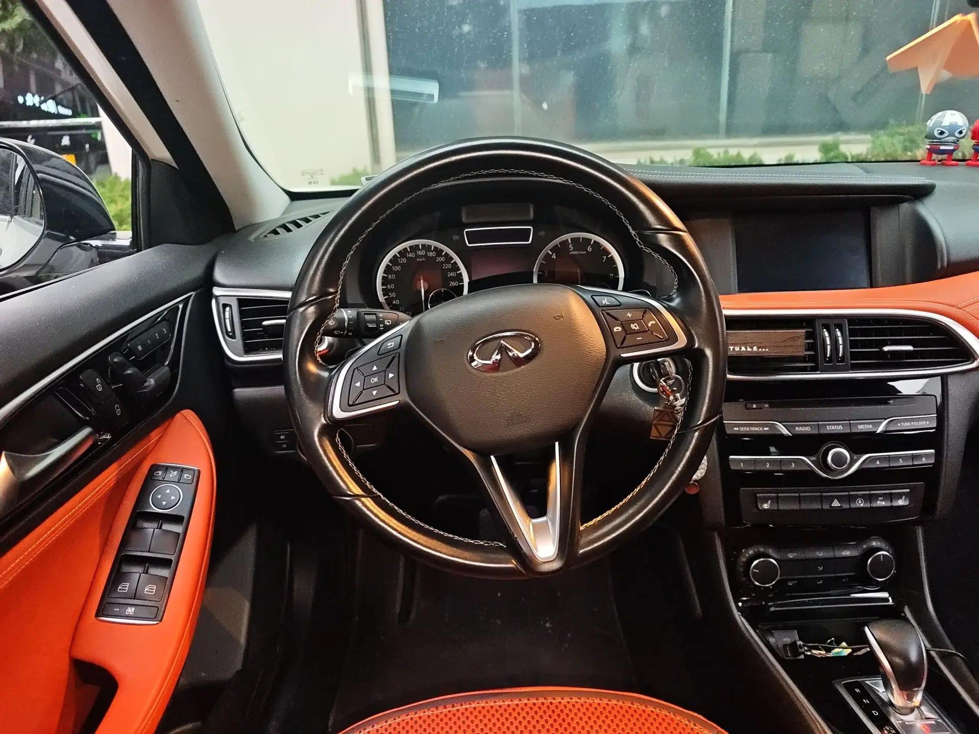 Infiniti QX30 2017 2.0T Four-Wheel Drive Sport Edition — миниатюра 9