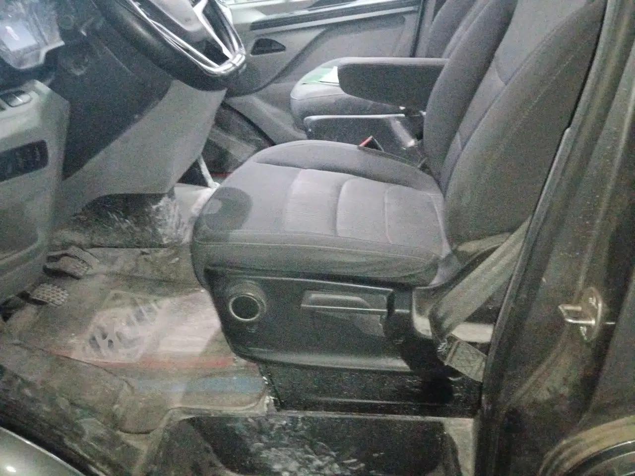 Iveco Fidato 2023 C30 Passenger Van 2.0T 93kW Manual Transmission Xingtu Edition Low Roof — миниатюра 16