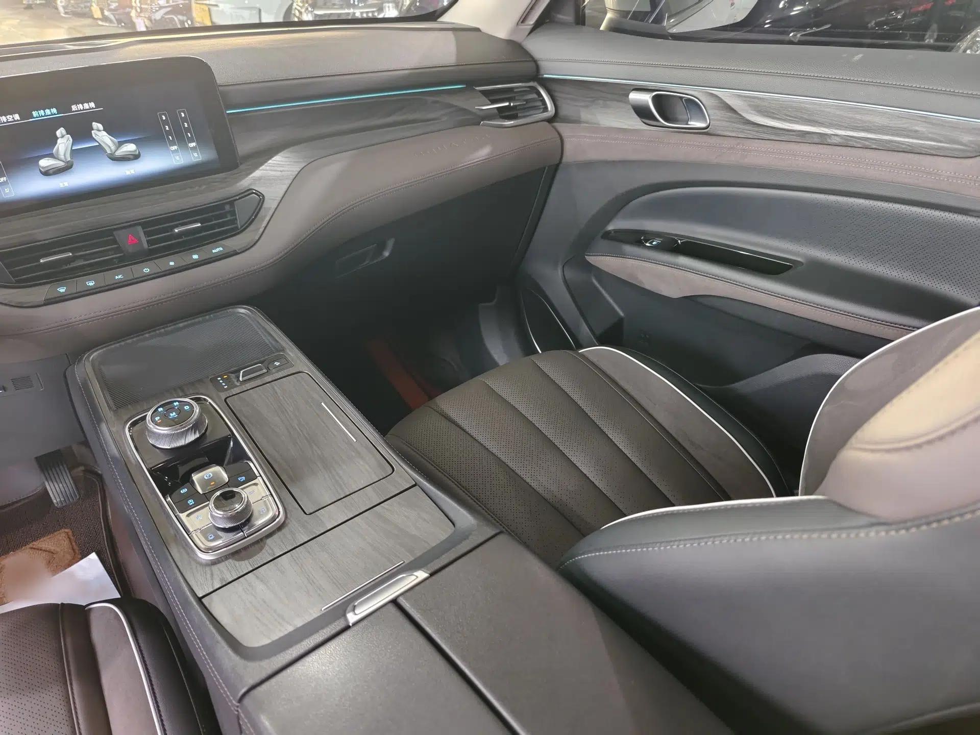 Ford Equator 2023 EcoBoost 225 Premier 7-Seater (2/3/2) — миниатюра 15